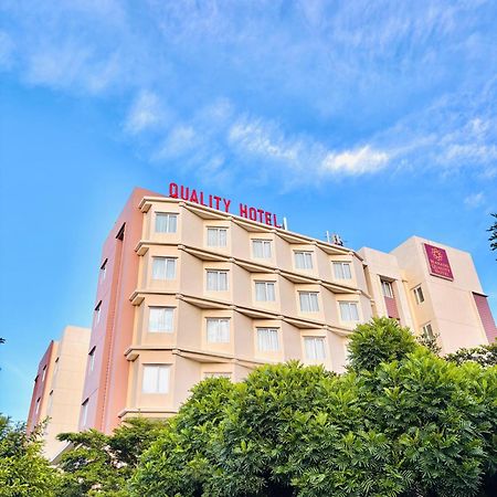 Manado Quality Hotel Buitenkant foto